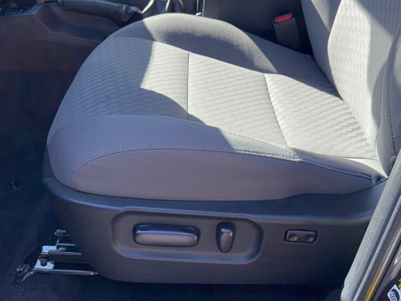 Used 2022 Toyota Tacoma SR5 w/ Technology Package RWD image 16