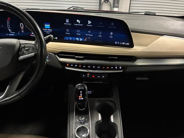 Certified 2024 Cadillac XT4 Luxury w/ Cold Weather Package FWD image 18