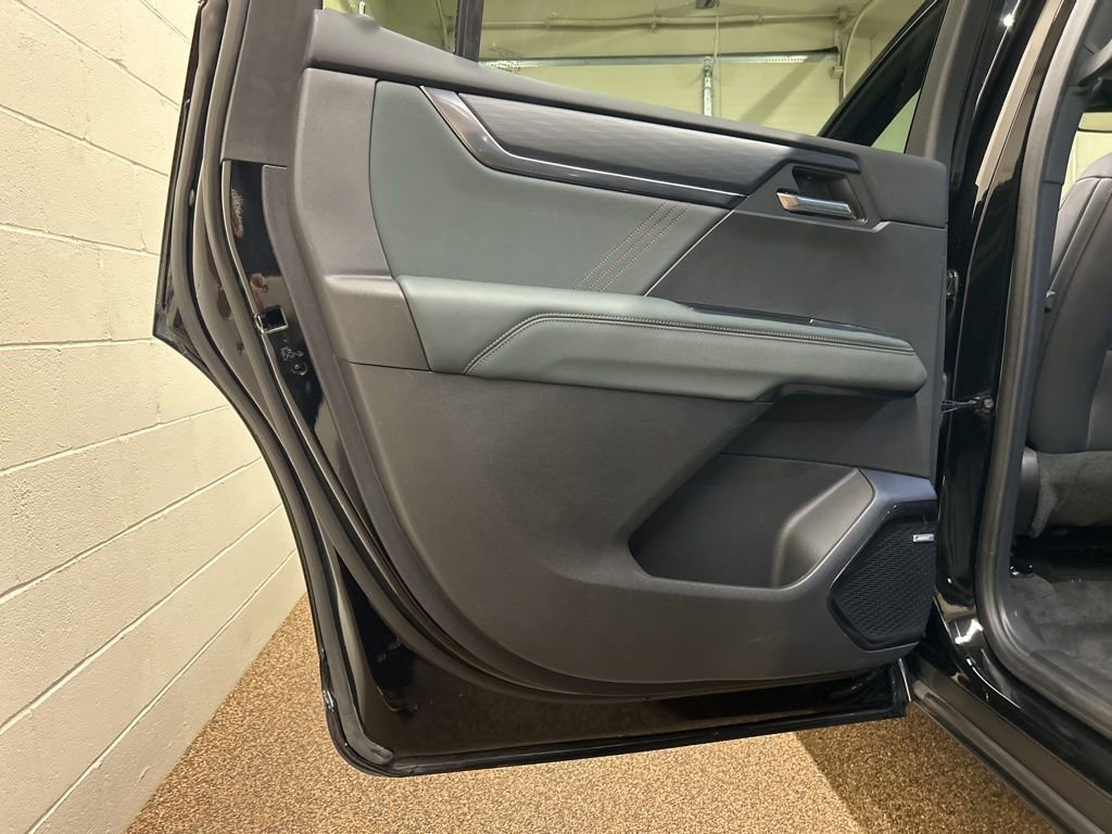 Used 2024 GMC Acadia AT4 w/ Luxury Package image 14