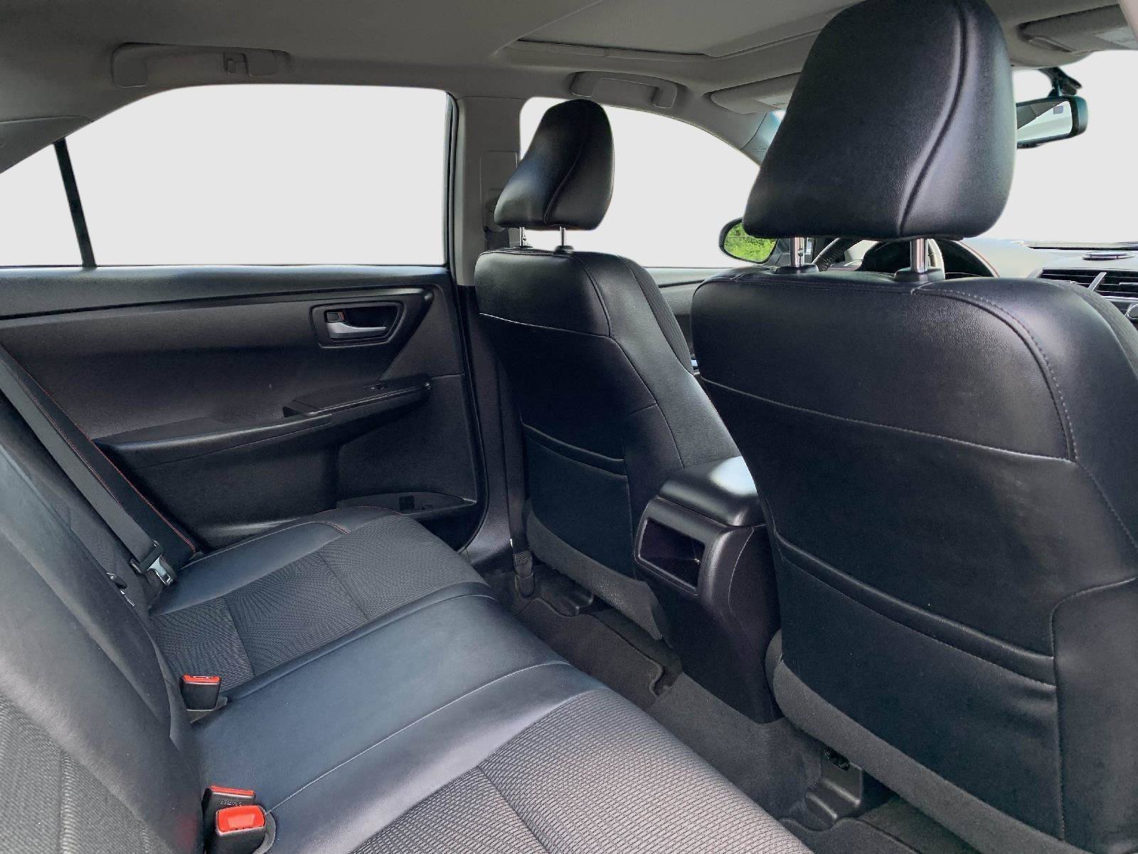 Used 2017 Toyota Camry SE w/ Moonroof Package FWD image 36