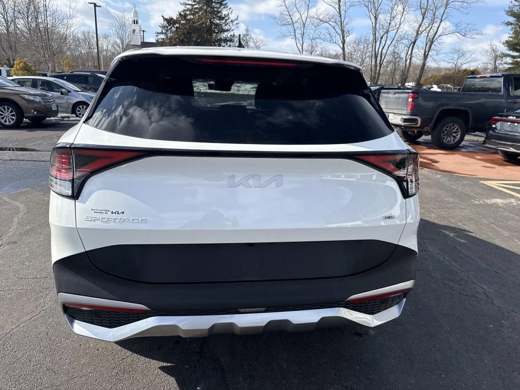 Used 2024 Kia Sportage LX image 4