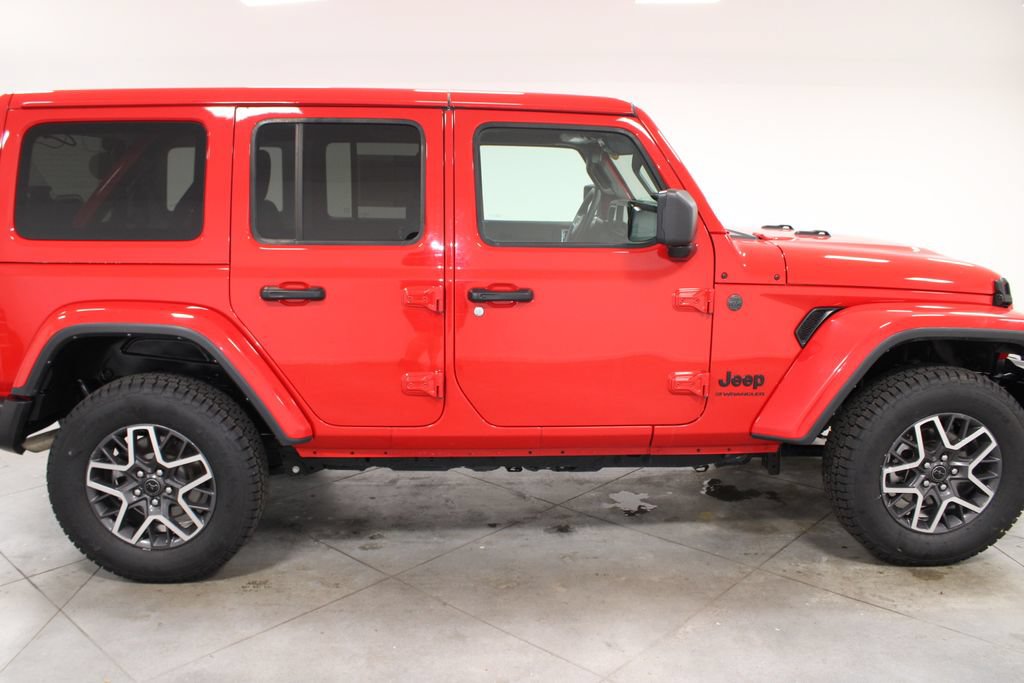 Used 2025 Jeep Wrangler Unlimited Sahara AWD/4WD image 11