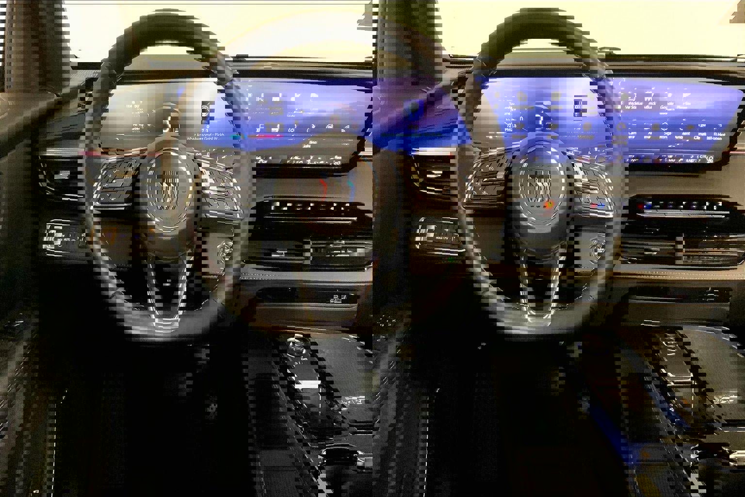 Used 2025 Buick Enclave Sport Touring image 5