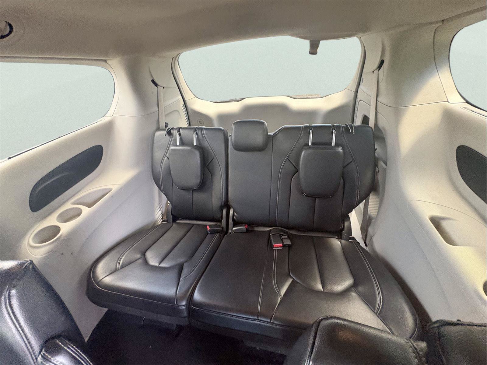 Used 2022 Chrysler Pacifica Touring-L FWD image 13