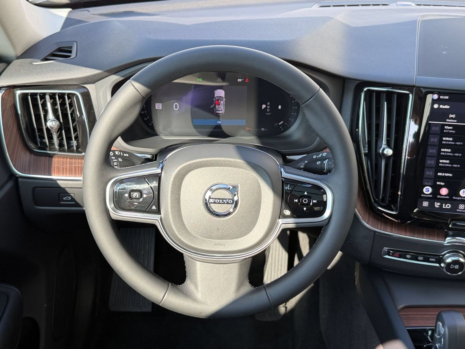 Certified 2024 Volvo XC60 B5 Plus w/ Protection Package Premier AWD/4WD image 10