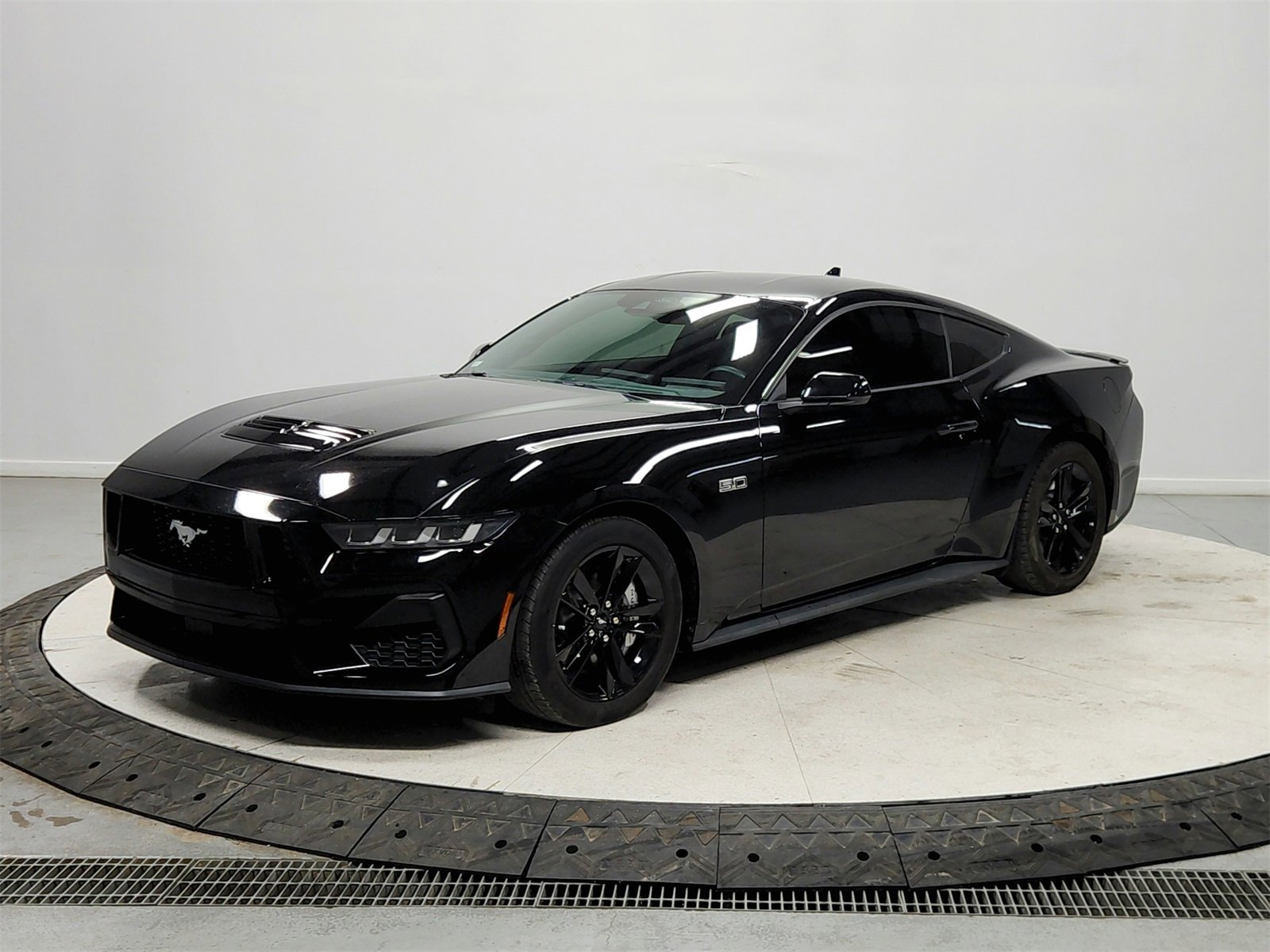 Used 2024 Ford Mustang GT image 3