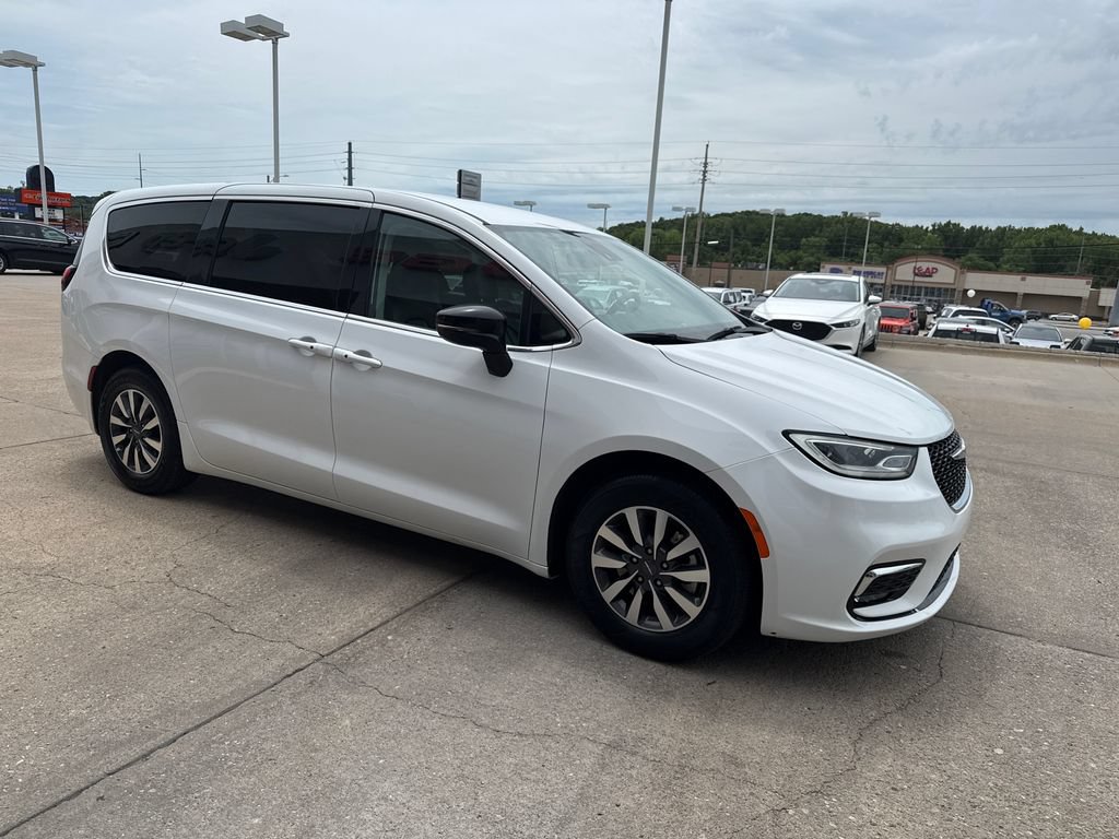 Used 2024 Chrysler Pacifica Limited FWD image 7