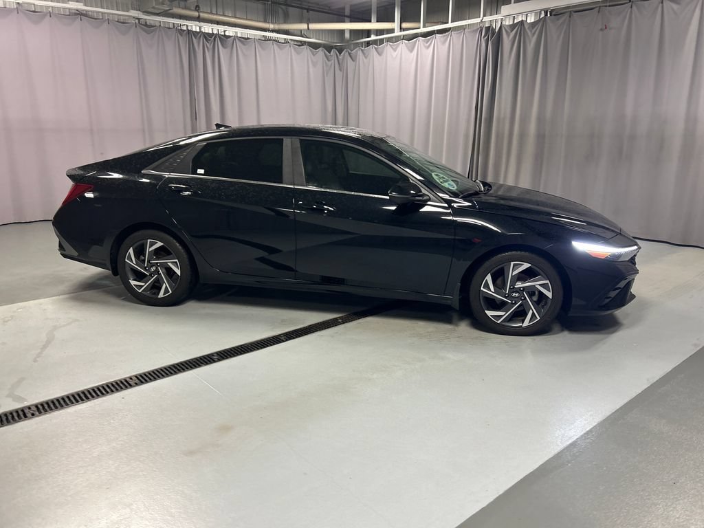 Used 2024 Hyundai Elantra Limited FWD image 8