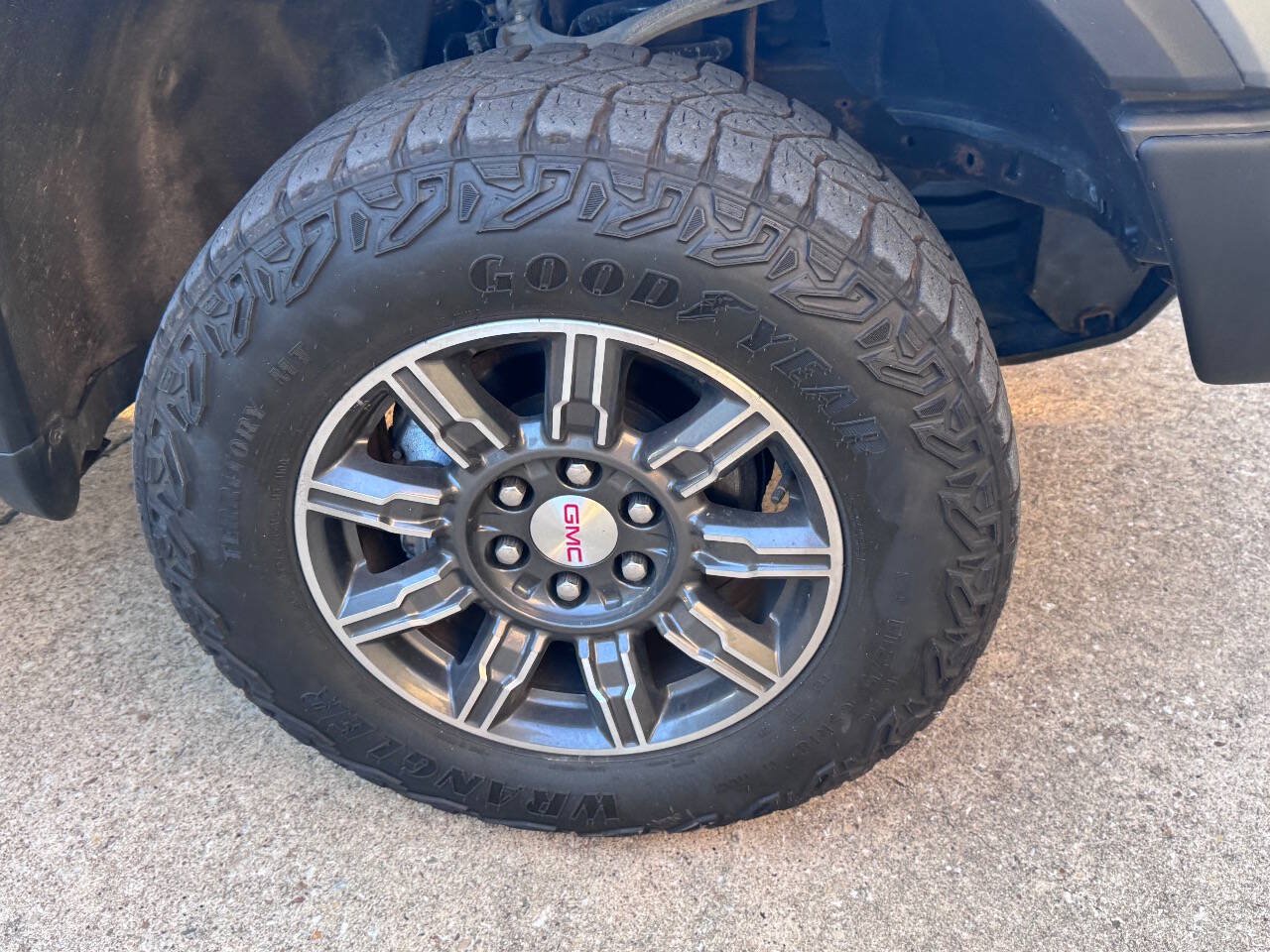 Used 2023 GMC Sierra 1500 AT4X AWD/4WD image 4
