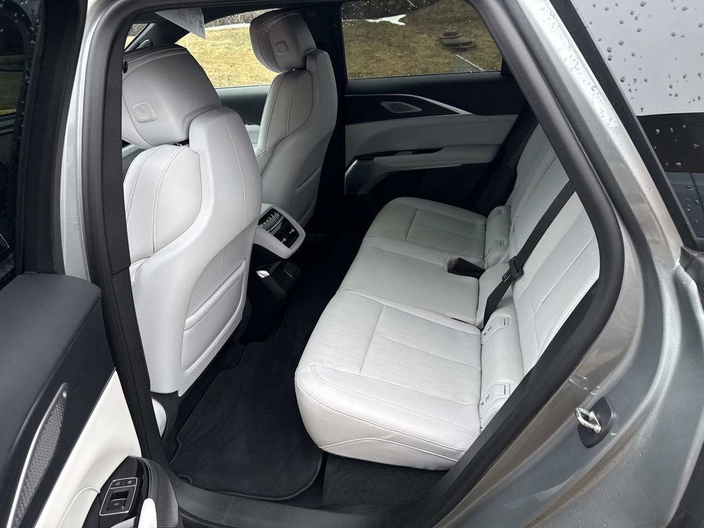 Certified 2024 Cadillac Lyriq Luxury image 19