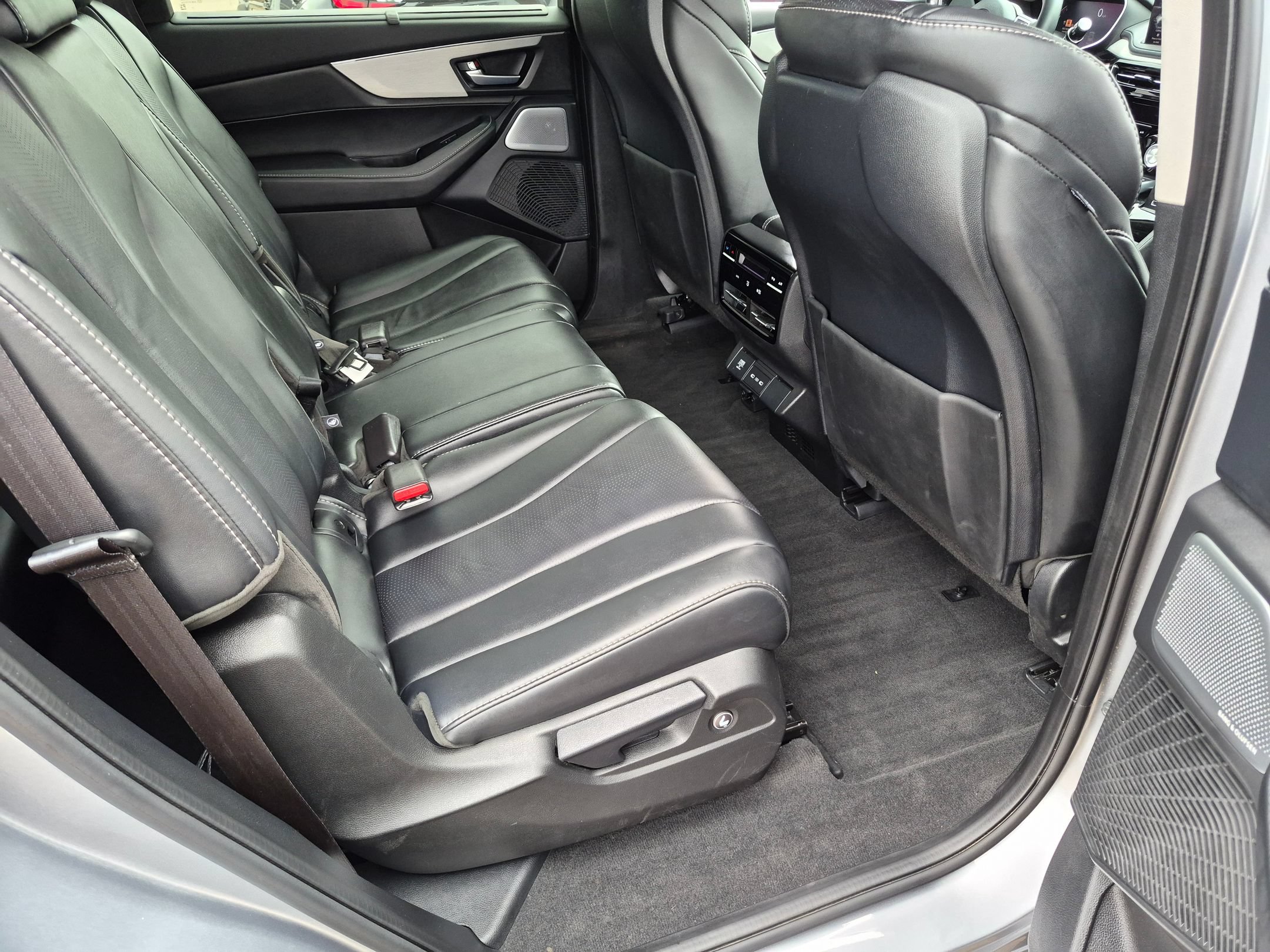 Used 2025 Acura MDX SH-AWD w/ Technology Package image 34