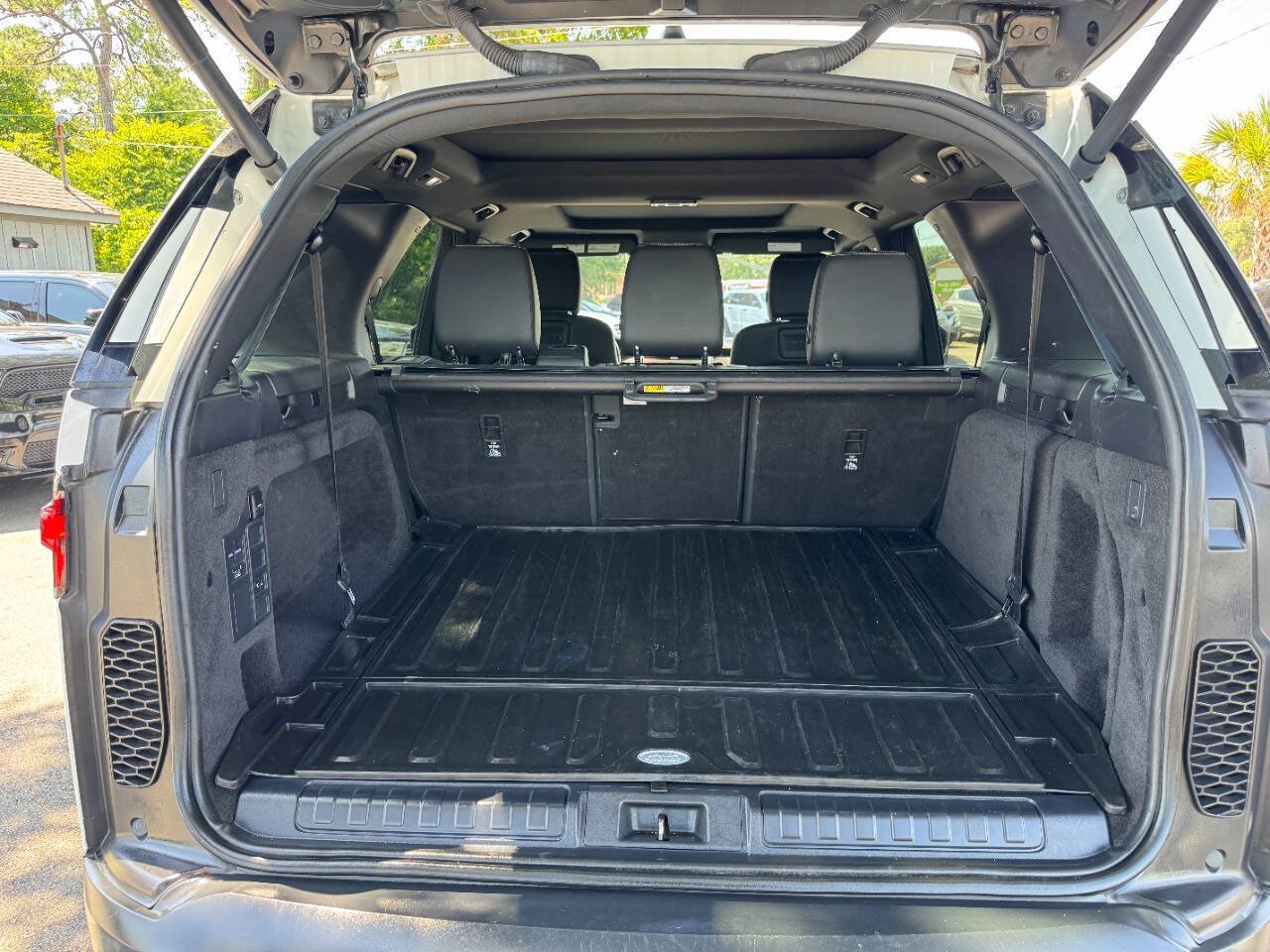 Used 2022 Land Rover Discovery S AWD/4WD image 13