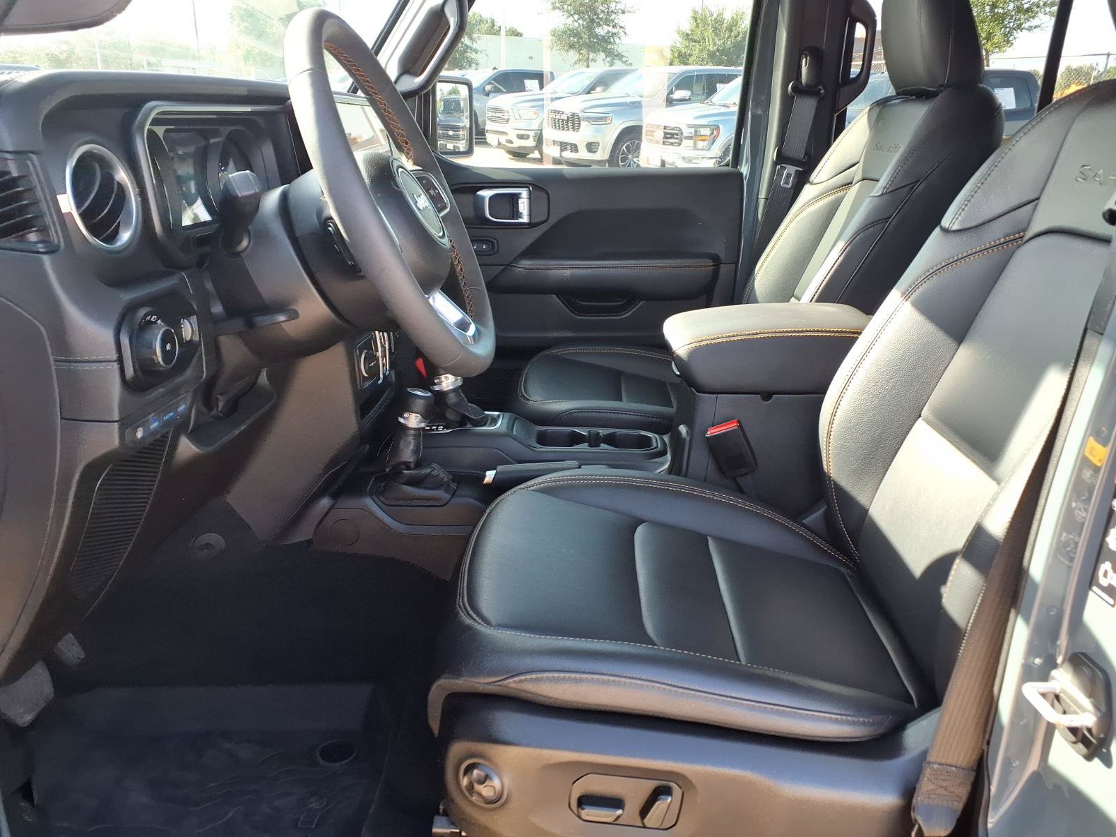 Used 2024 Jeep Wrangler Unlimited Sahara AWD/4WD image 19