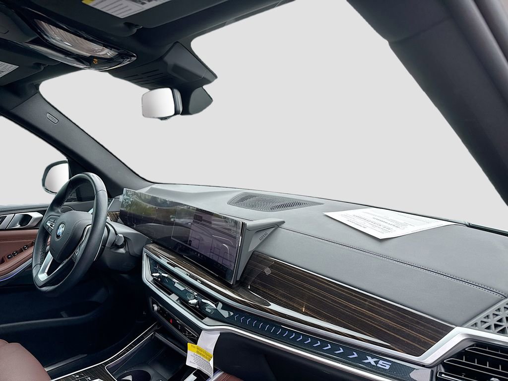 Used 2025 BMW X5 xDrive40i w/ Parking Assistance Package image 22