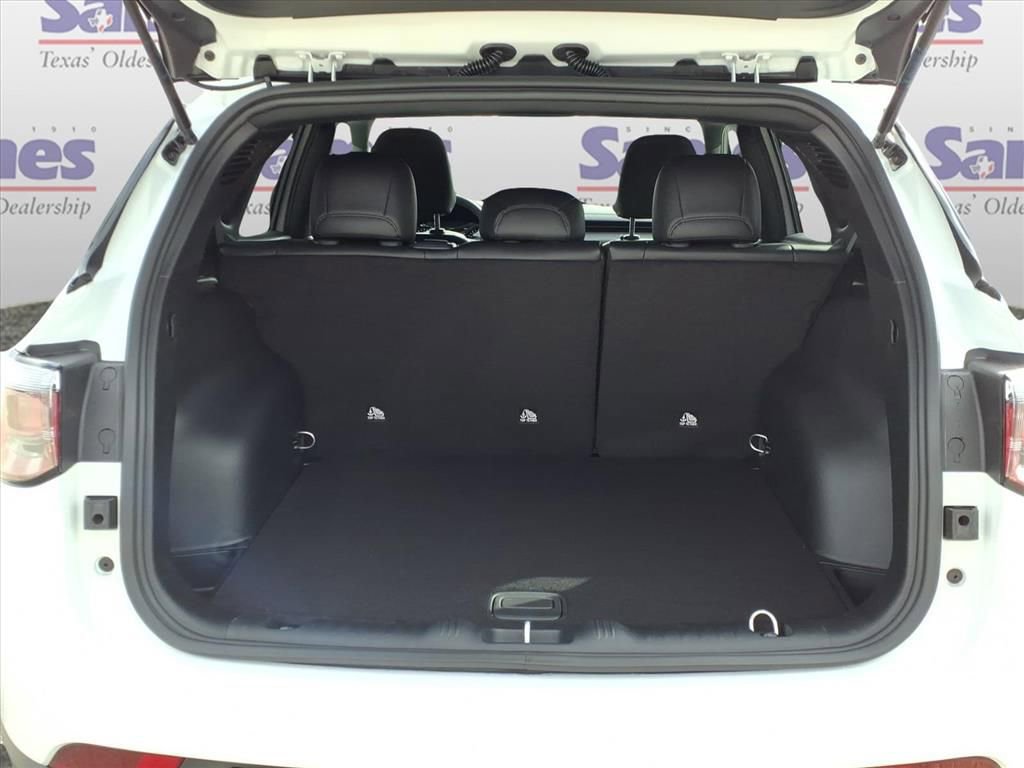 New 2026 Jeep Compass Latitude image 8