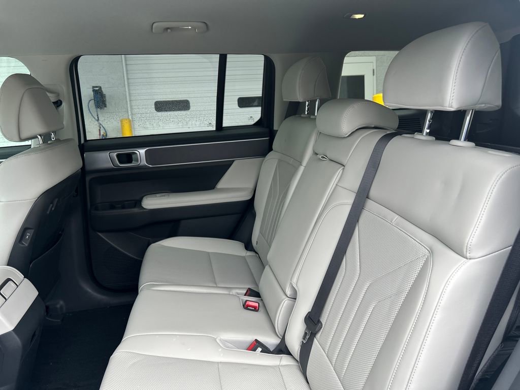 Used 2025 Hyundai Santa Fe SEL image 13