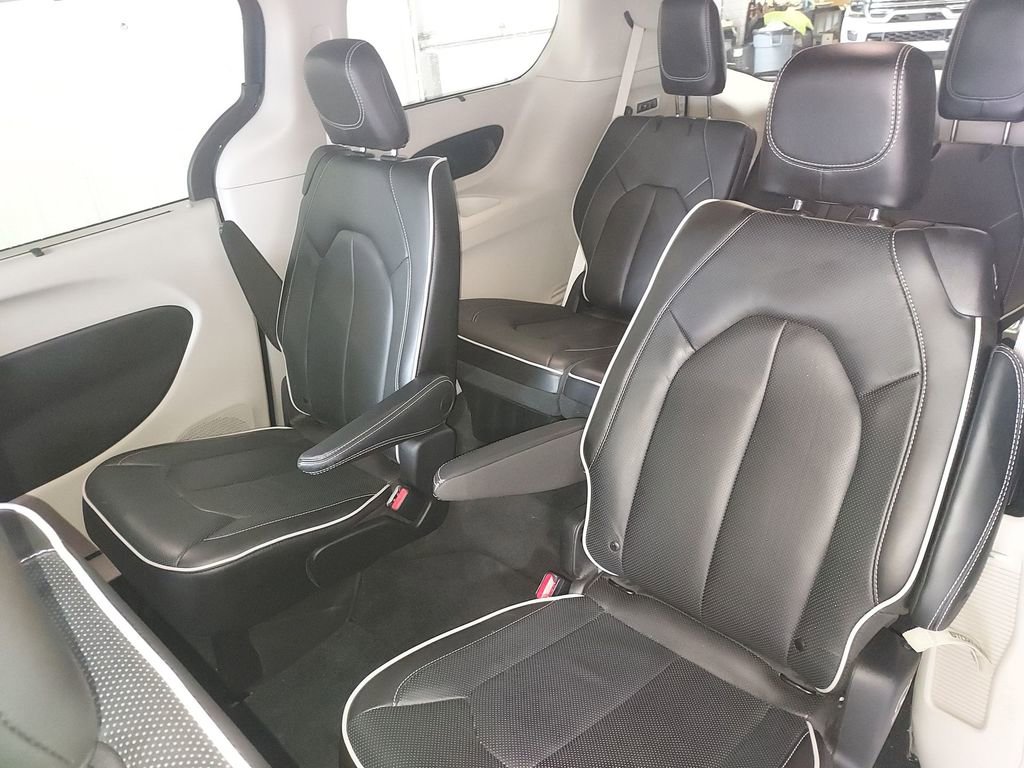 Used 2022 Chrysler Pacifica Limited image 29