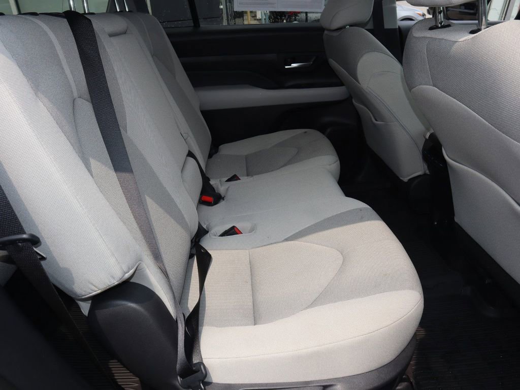 Used 2025 Toyota Grand Highlander AWD image 32