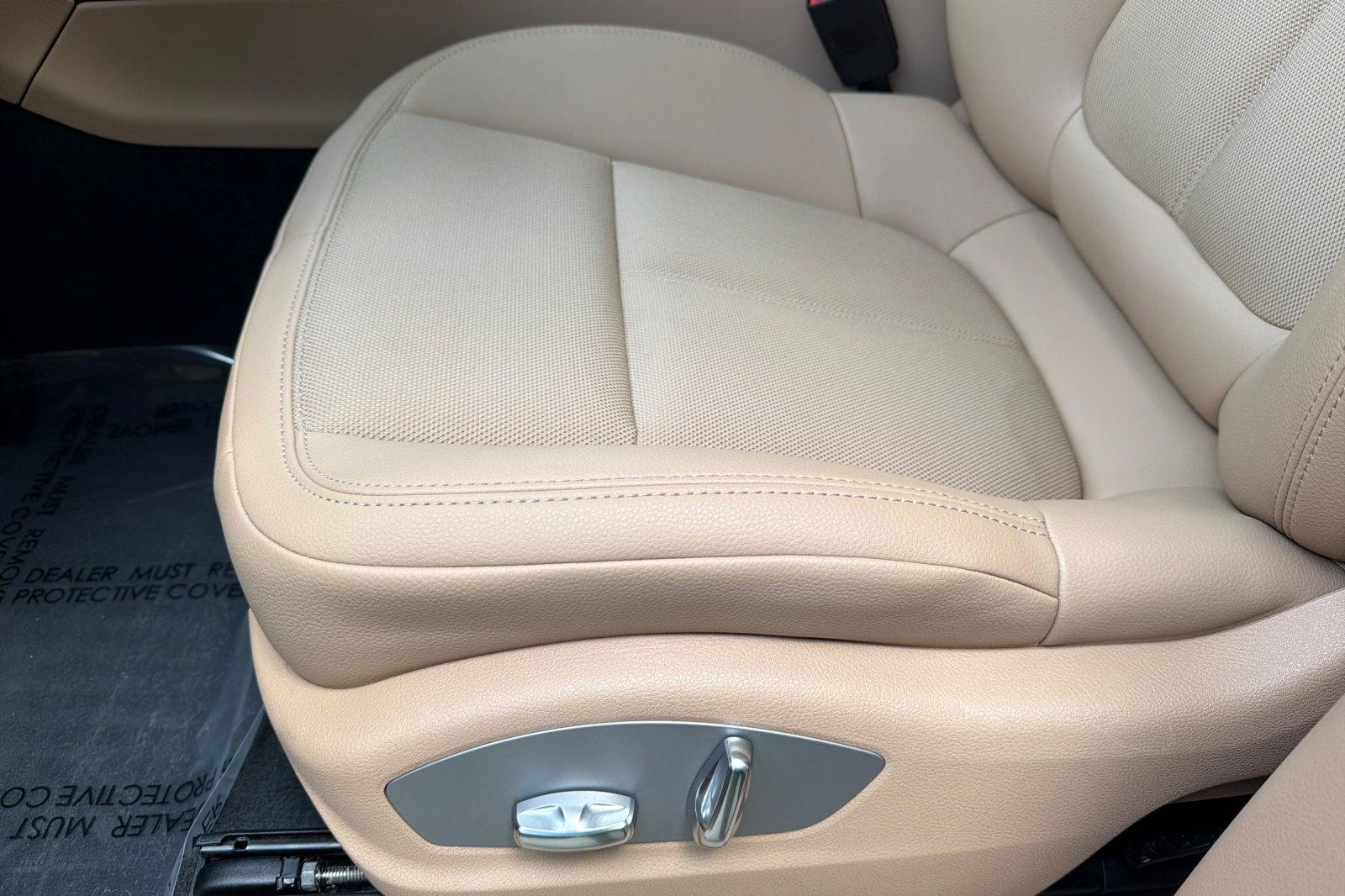 Used 2025 Porsche Macan image 14