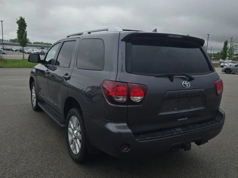 Used 2019 Toyota Sequoia Platinum w/ Carpet Mat Package (TMS) AWD/4WD image 2