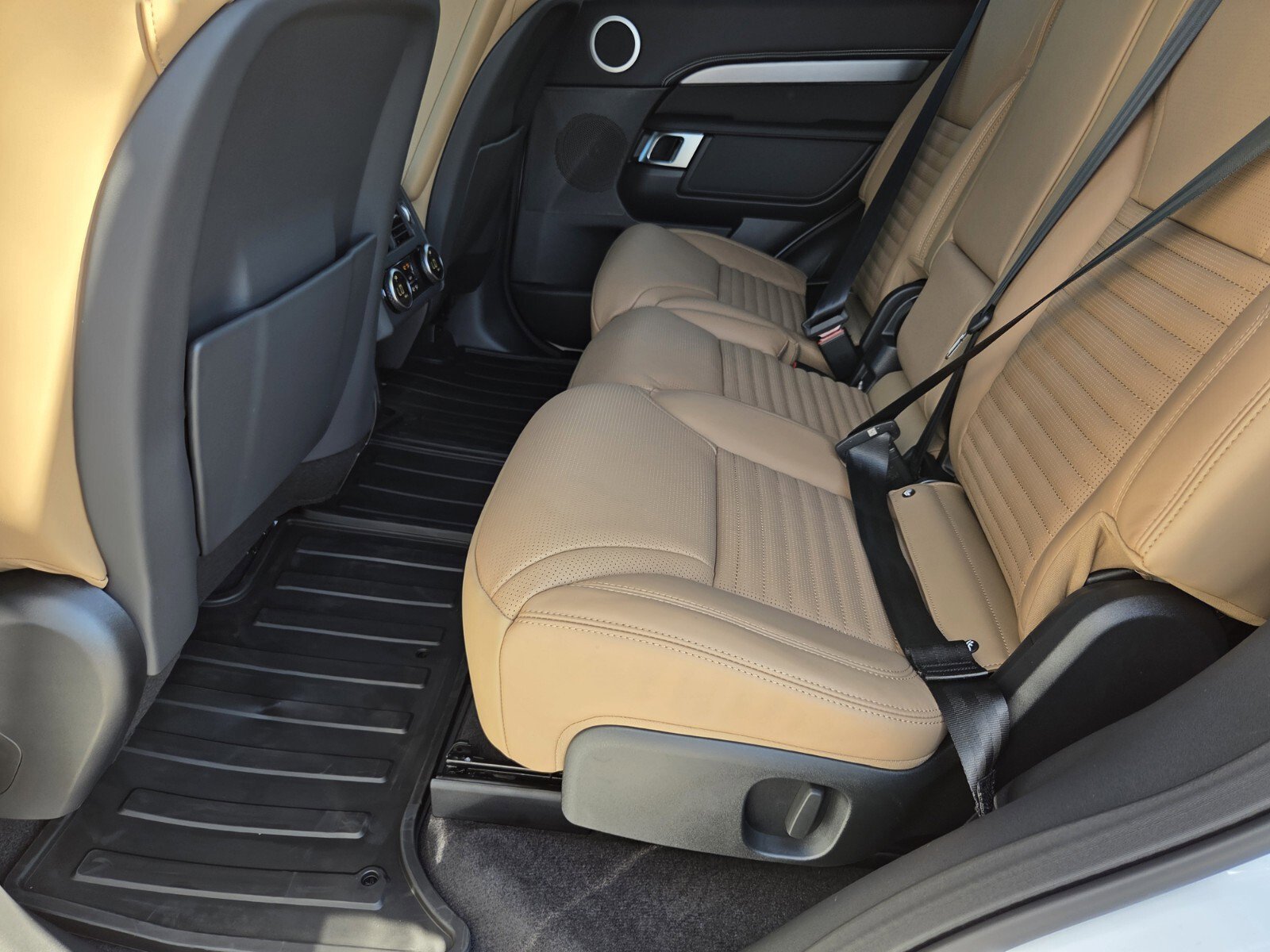 Used 2026 Land Rover Discovery Limited Edition image 22