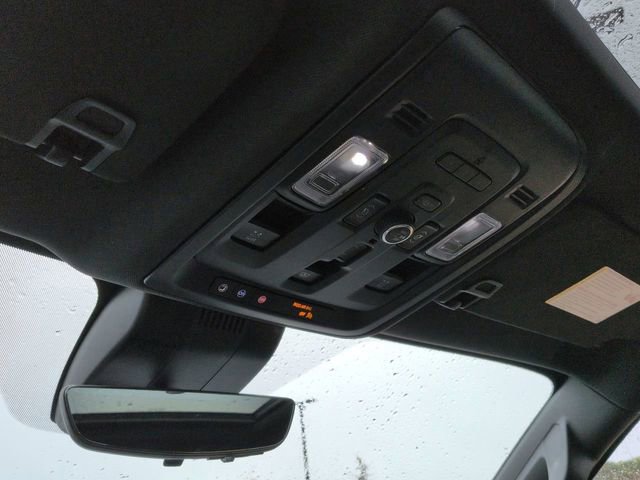 Used 2024 Chevrolet Suburban High Country image 23