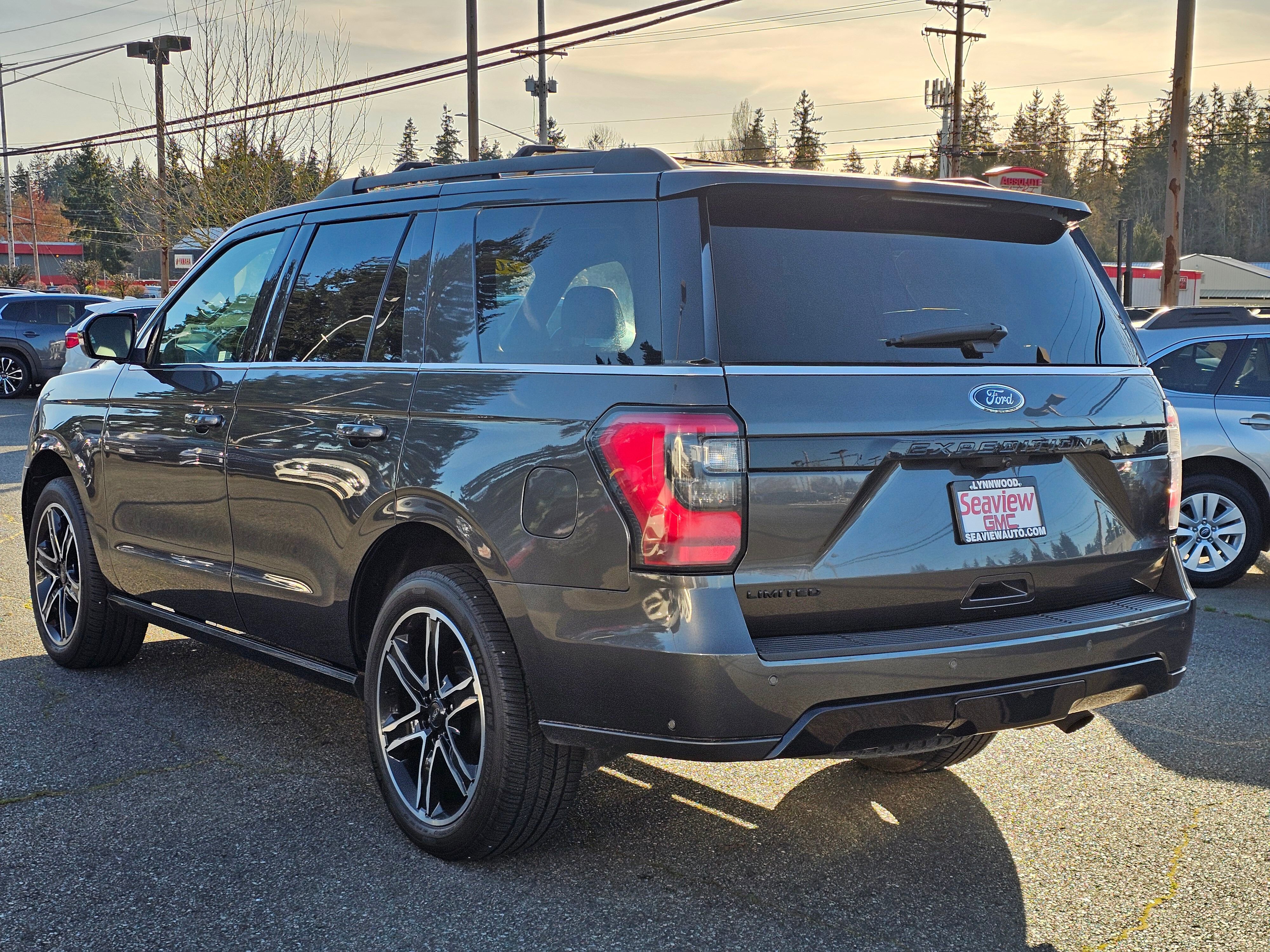 Used 2021 Ford Expedition Limited image 5