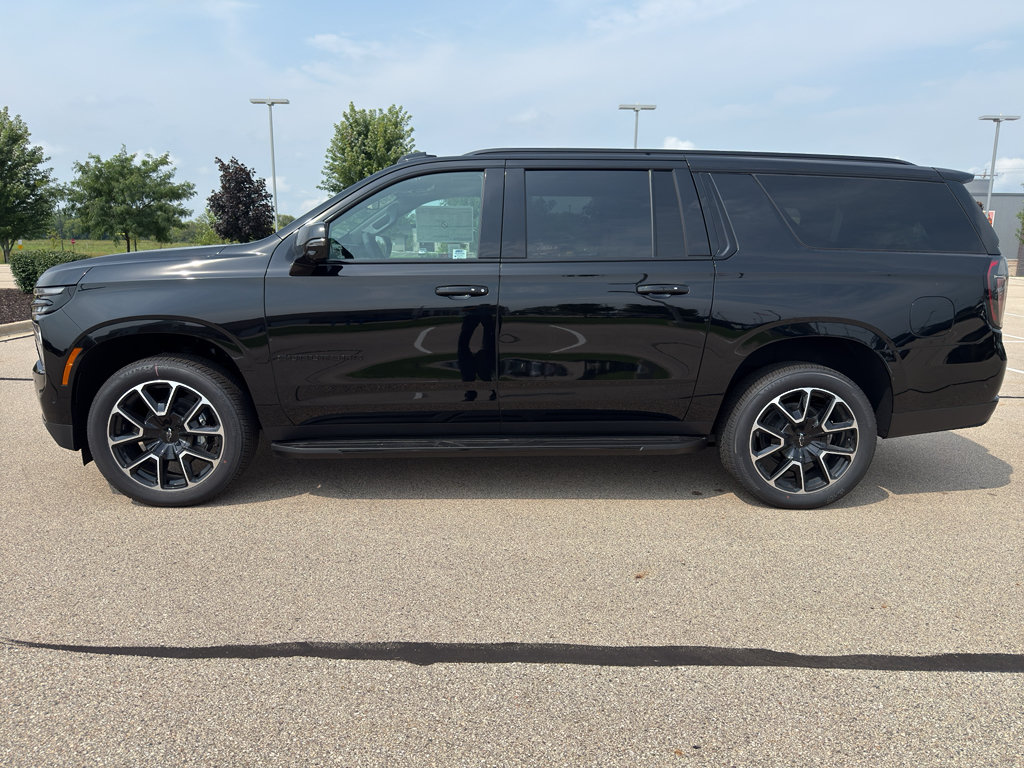 New 2026 Chevrolet Suburban RST w/ Comfort Package AWD/4WD image 2