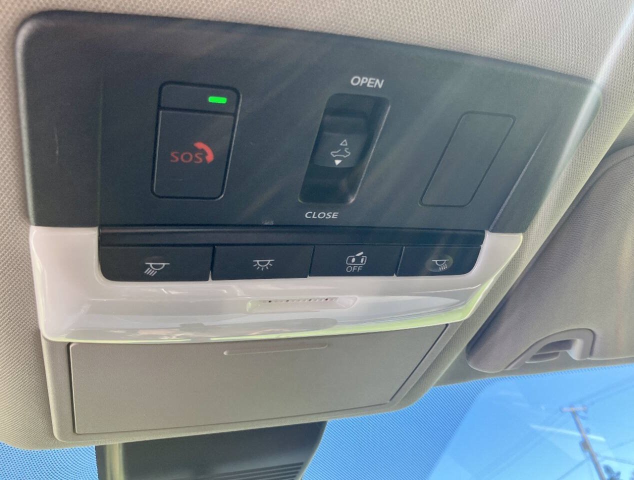 Used 2024 Nissan Altima 2.5 SV w/ SV Premium Package FWD image 9