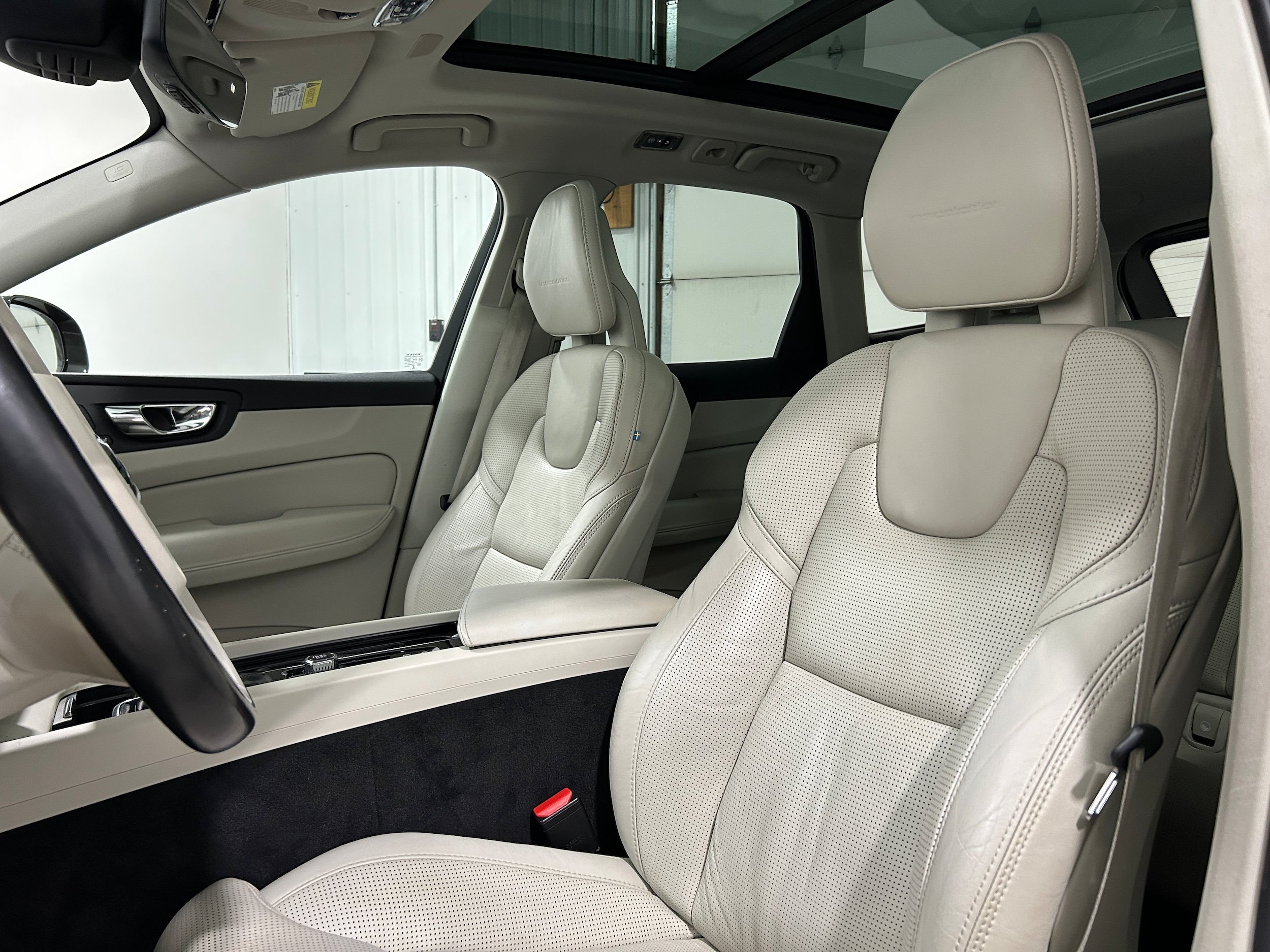 Used 2018 Volvo XC60 T6 Inscription w/ Luxury Seat Package AWD/4WD image 25