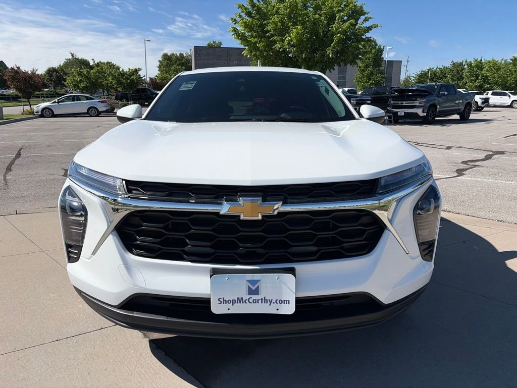 Used 2024 Chevrolet Trax LS w/ LS Convenience Package FWD image 3