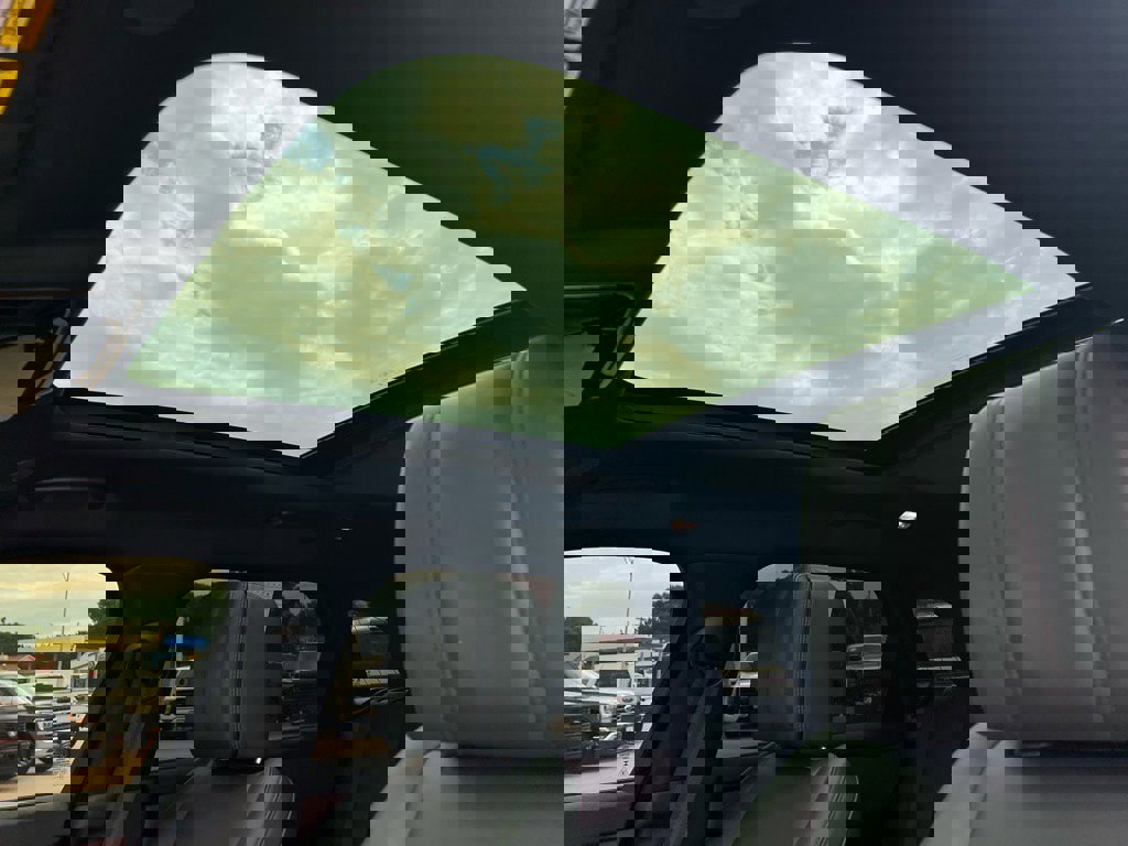 Used 2024 Land Rover Range Rover Velar Dynamic HSE image 16