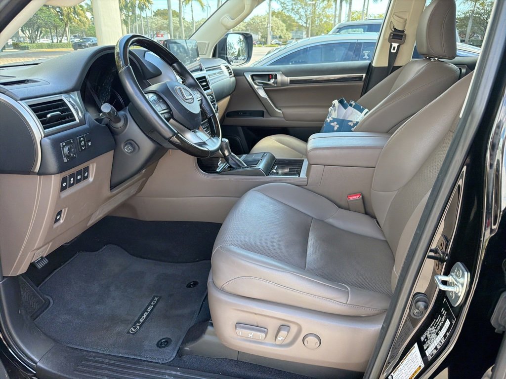 Used 2023 Lexus GX 460 Premium w/ Premium Package image 2