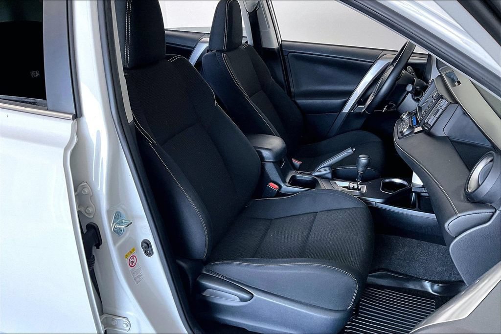 Used 2017 Toyota RAV4 XLE AWD/4WD image 8