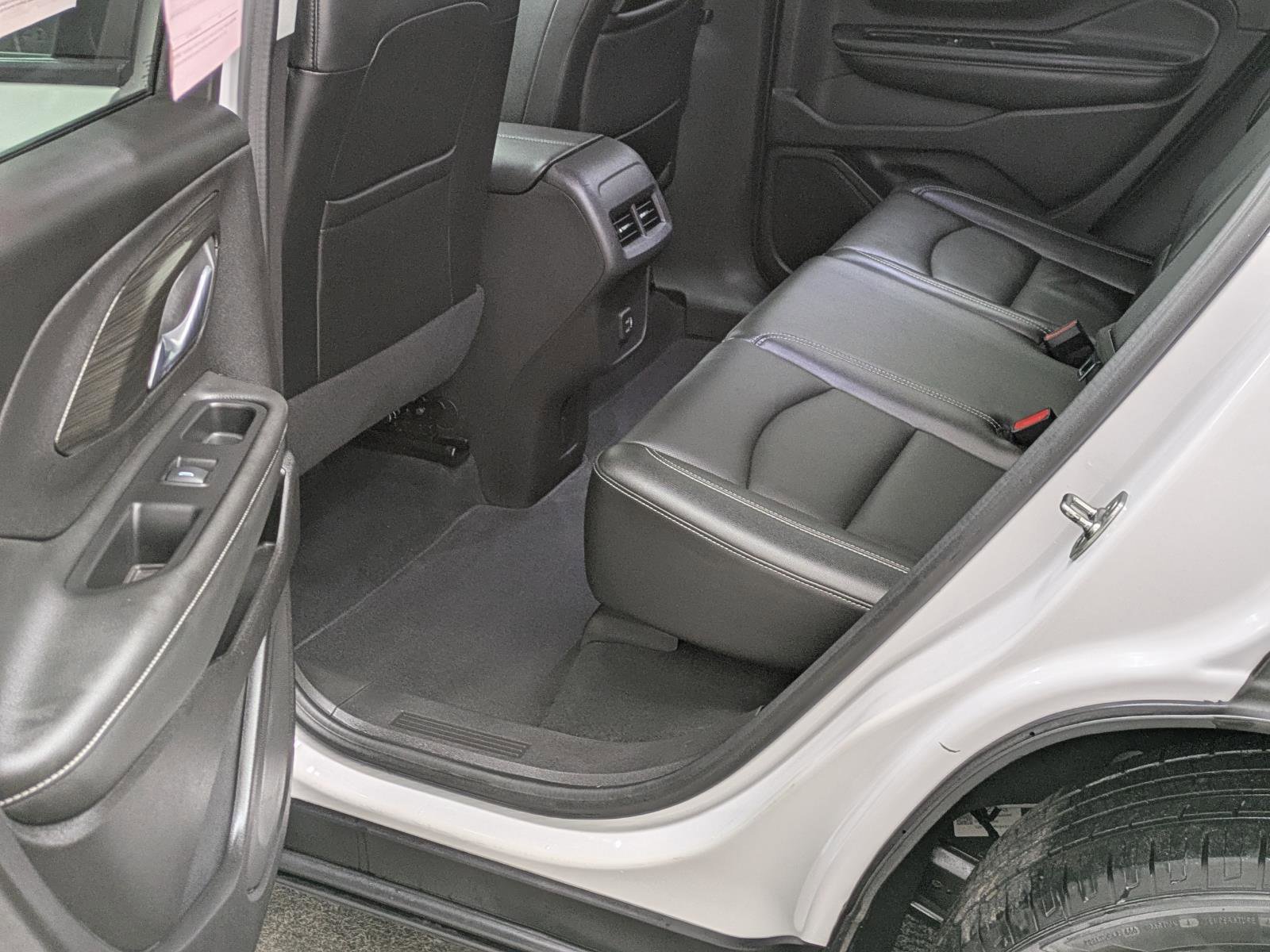 Used 2024 GMC Terrain SLT image 20