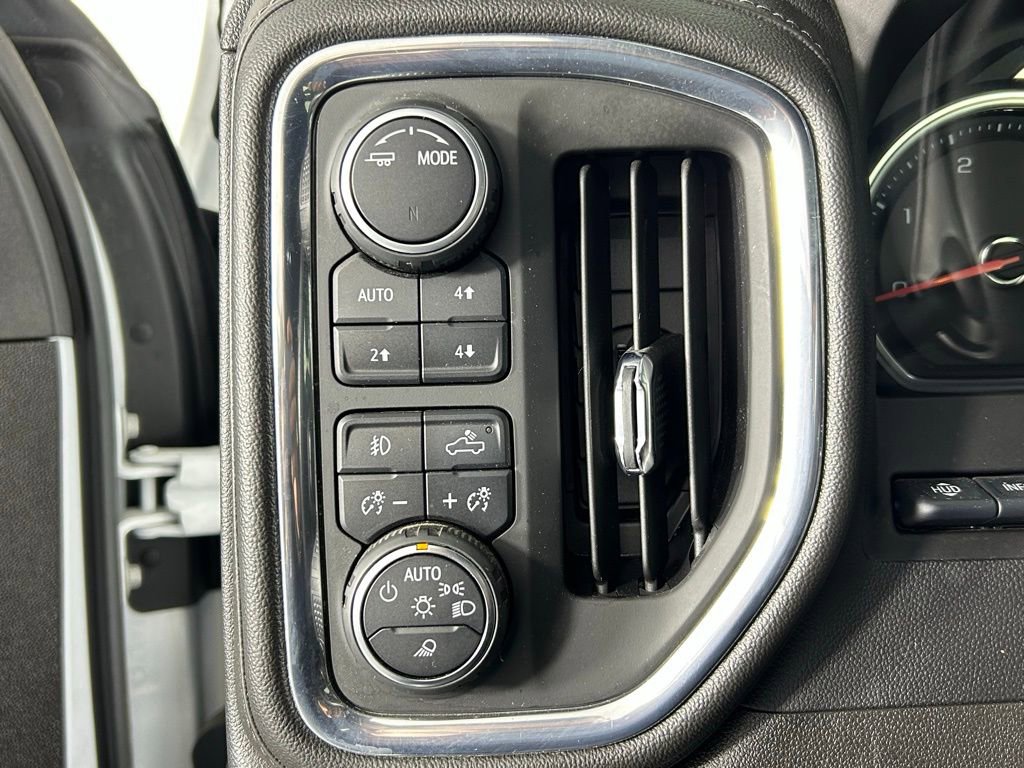 Used 2023 Chevrolet Silverado 3500 High Country image 28