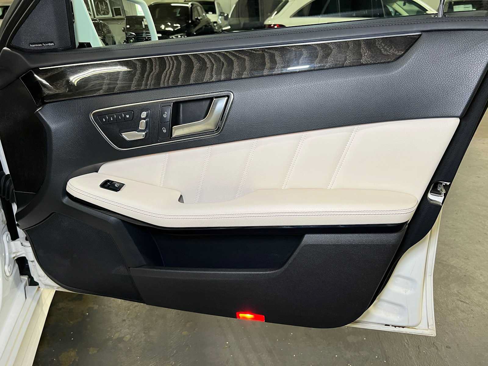 Used 2015 Mercedes-Benz E 400 4MATIC Sedan image 10