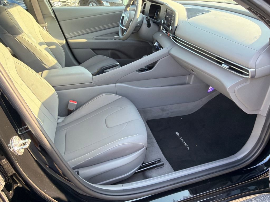 Used 2025 Hyundai Elantra Sport w/ Cargo Package image 13