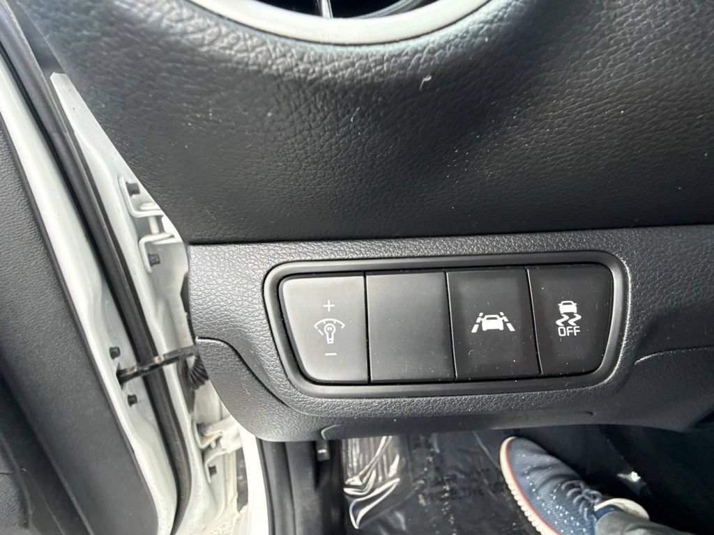 Used 2020 Kia Forte LXS FWD image 17