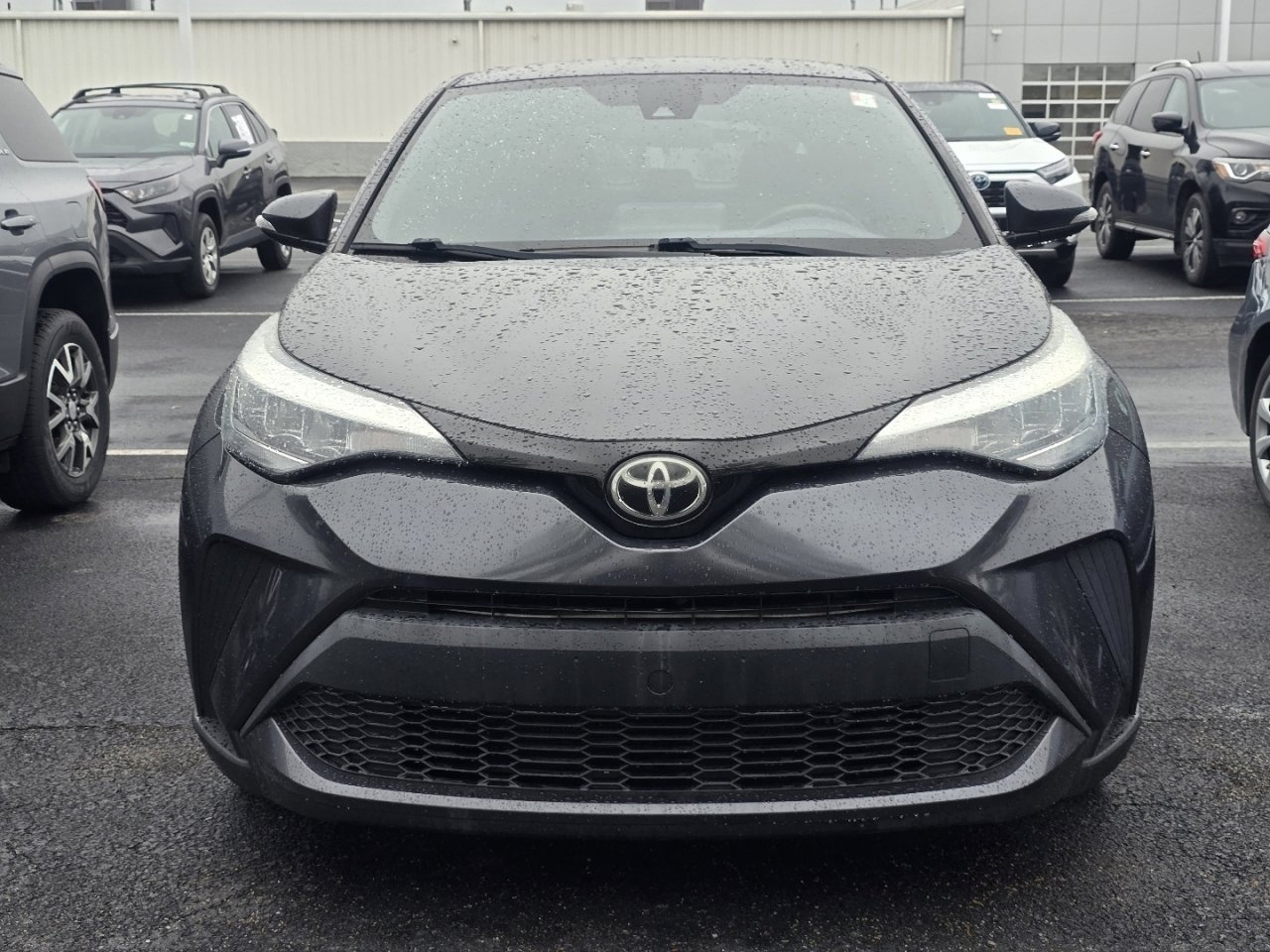 Used 2020 Toyota C-HR XLE FWD image 2