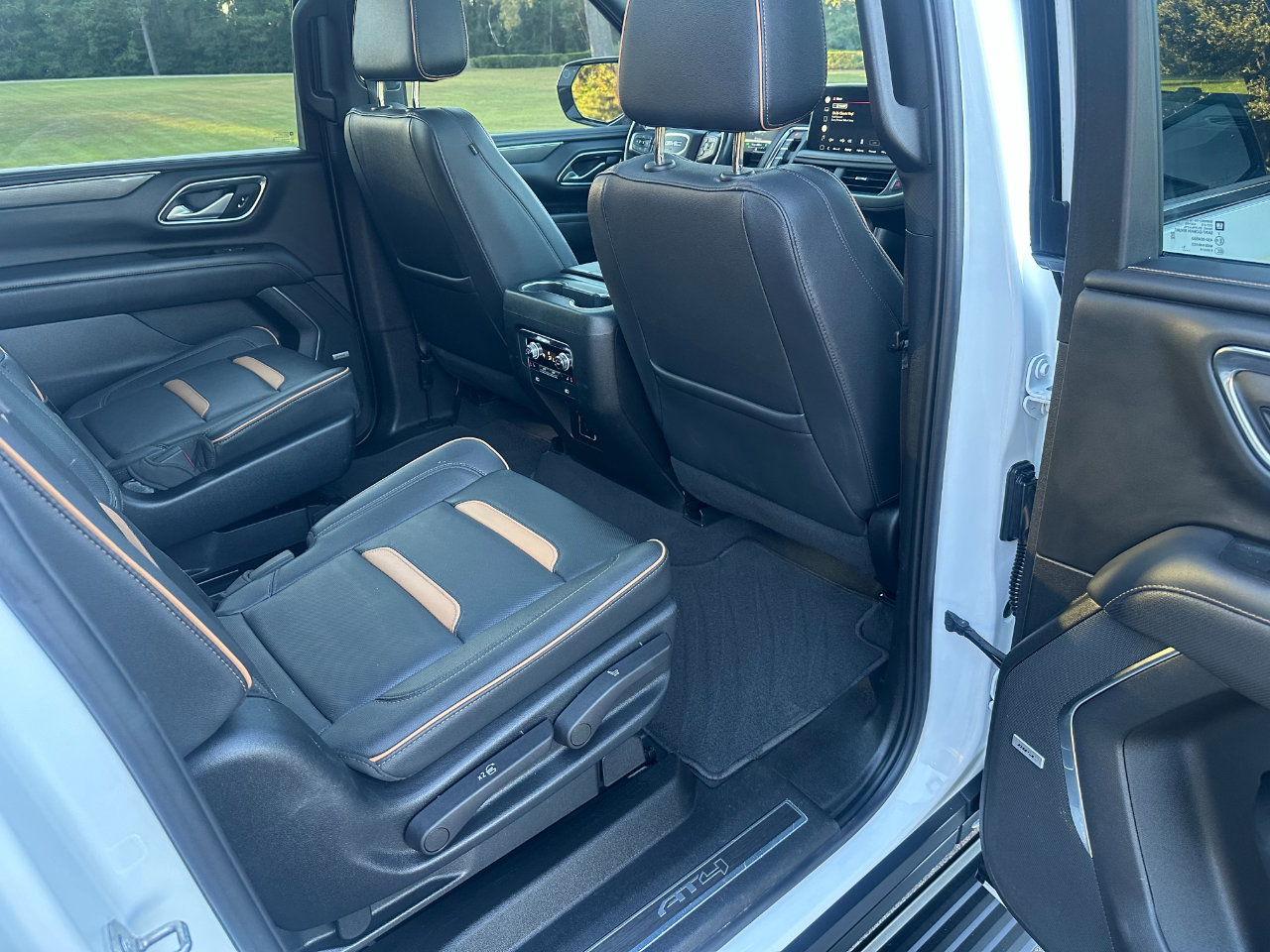 Used 2022 GMC Yukon XL AT4 image 27