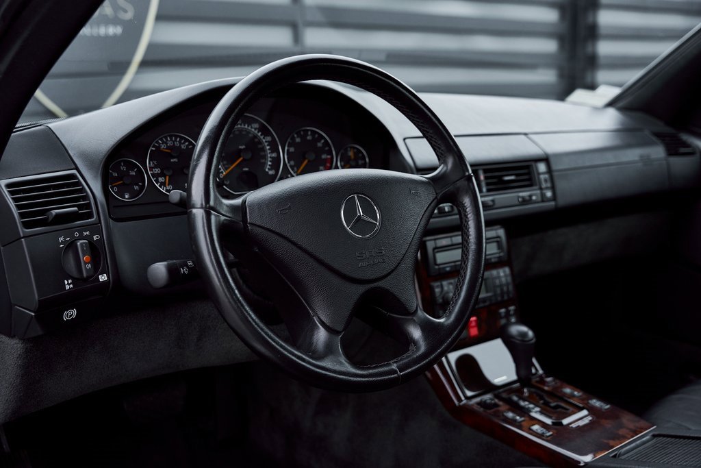 Used 2002 Mercedes-Benz SL 500 w/ SL2 Option Pkg image 34