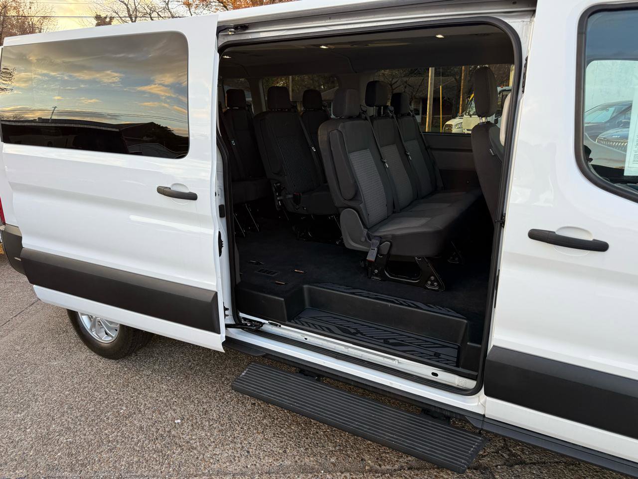 Used 2021 Ford Transit 350 XLT RWD image 14