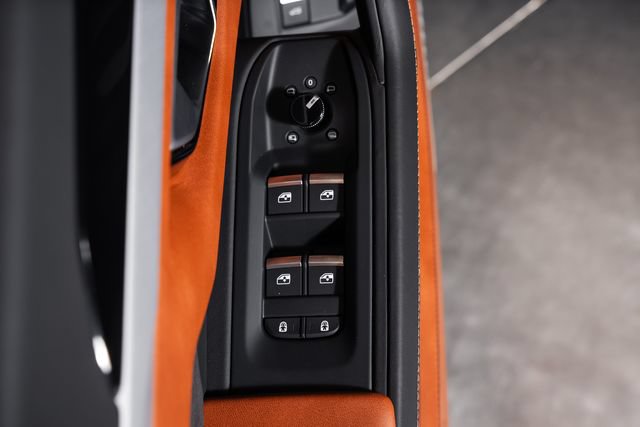 Used 2022 Lamborghini Urus AWD/4WD image 68