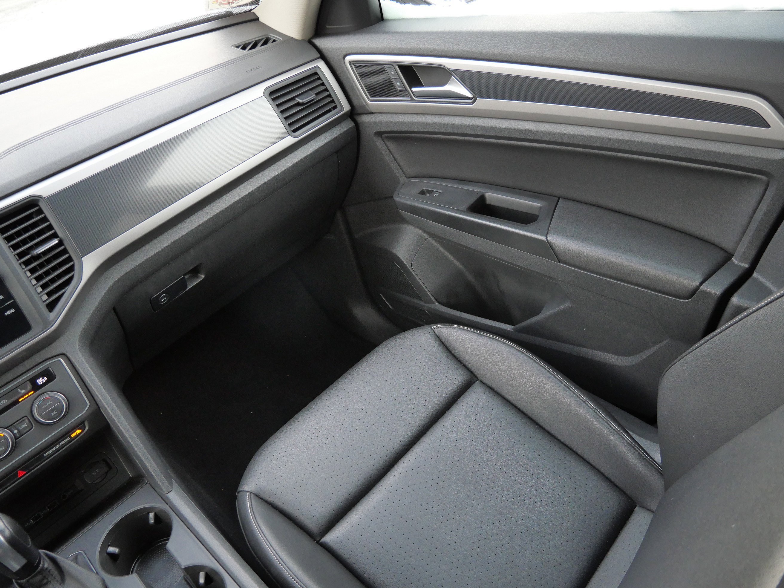 Certified 2021 Volkswagen Atlas SE image 11