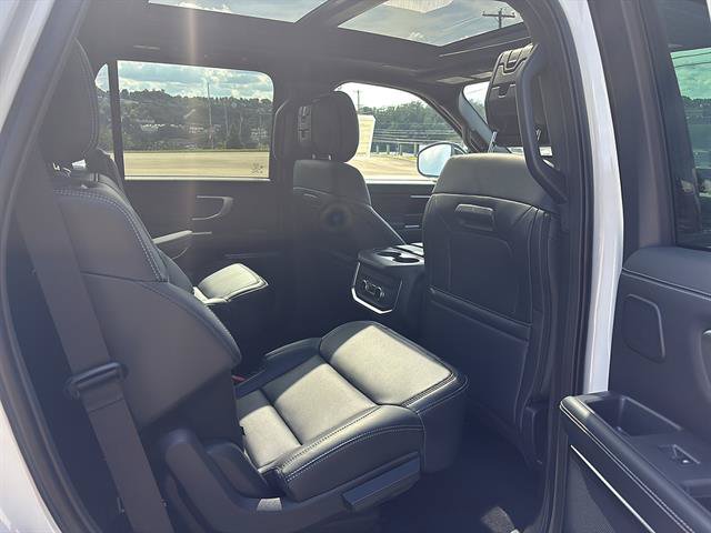 New 2027 Ford Expedition Platinum w/ Stealth Appearance Package AWD/4WD image 18