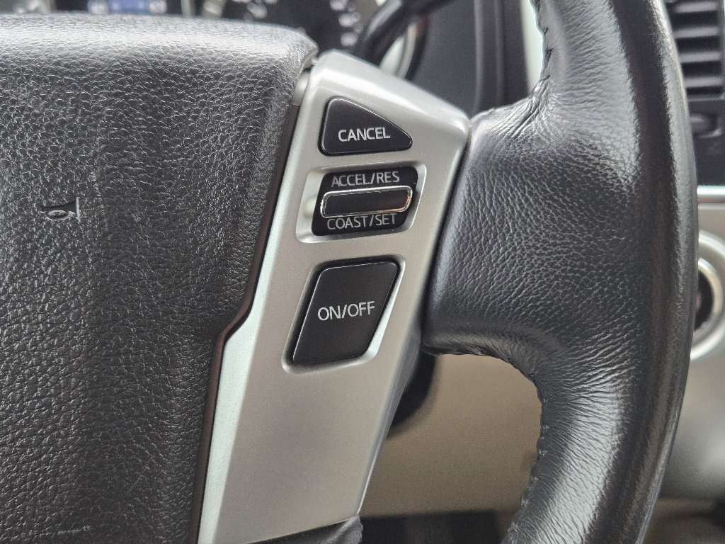 Used 2017 Nissan Titan SL image 28