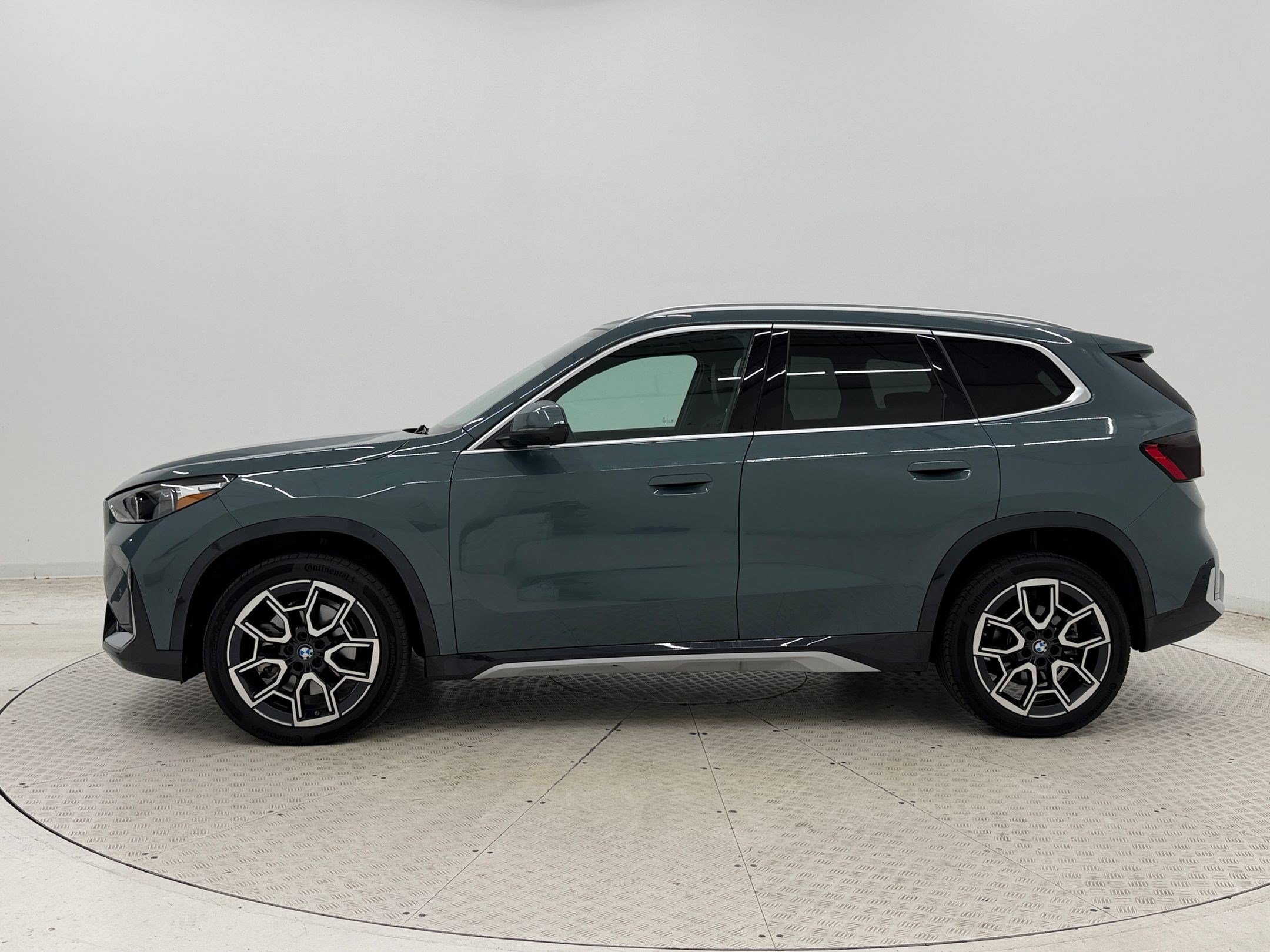 Used 2026 BMW X1 xDrive28i AWD/4WD image 2