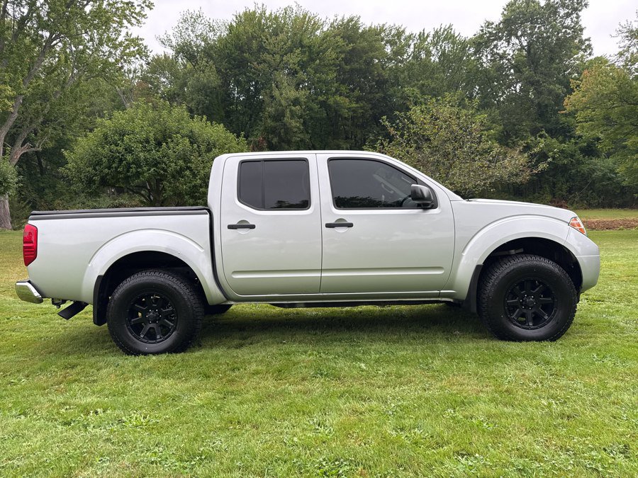Used 2012 Nissan Frontier SV w/ SV Premium Utility Pkg AWD/4WD image 18