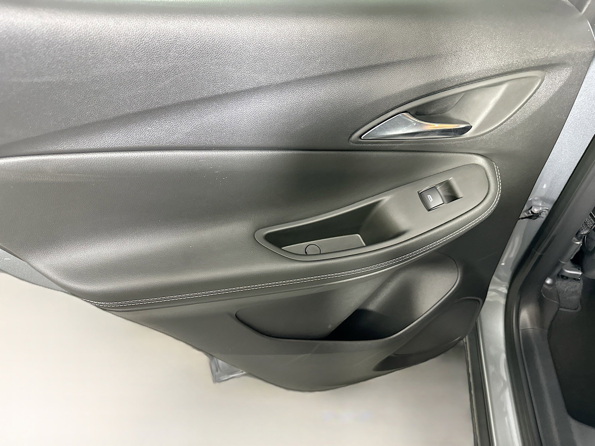 Used 2025 Buick Encore GX Preferred AWD/4WD image 25